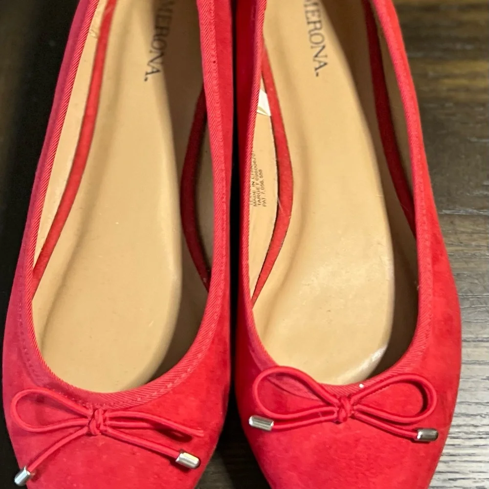 Red Flats - Picture 6 of 6